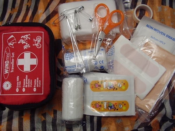 Erste Hilfe Set-Travel Set / Notfall Kit 32 Teile + Tasche - Sicherheit on Tour